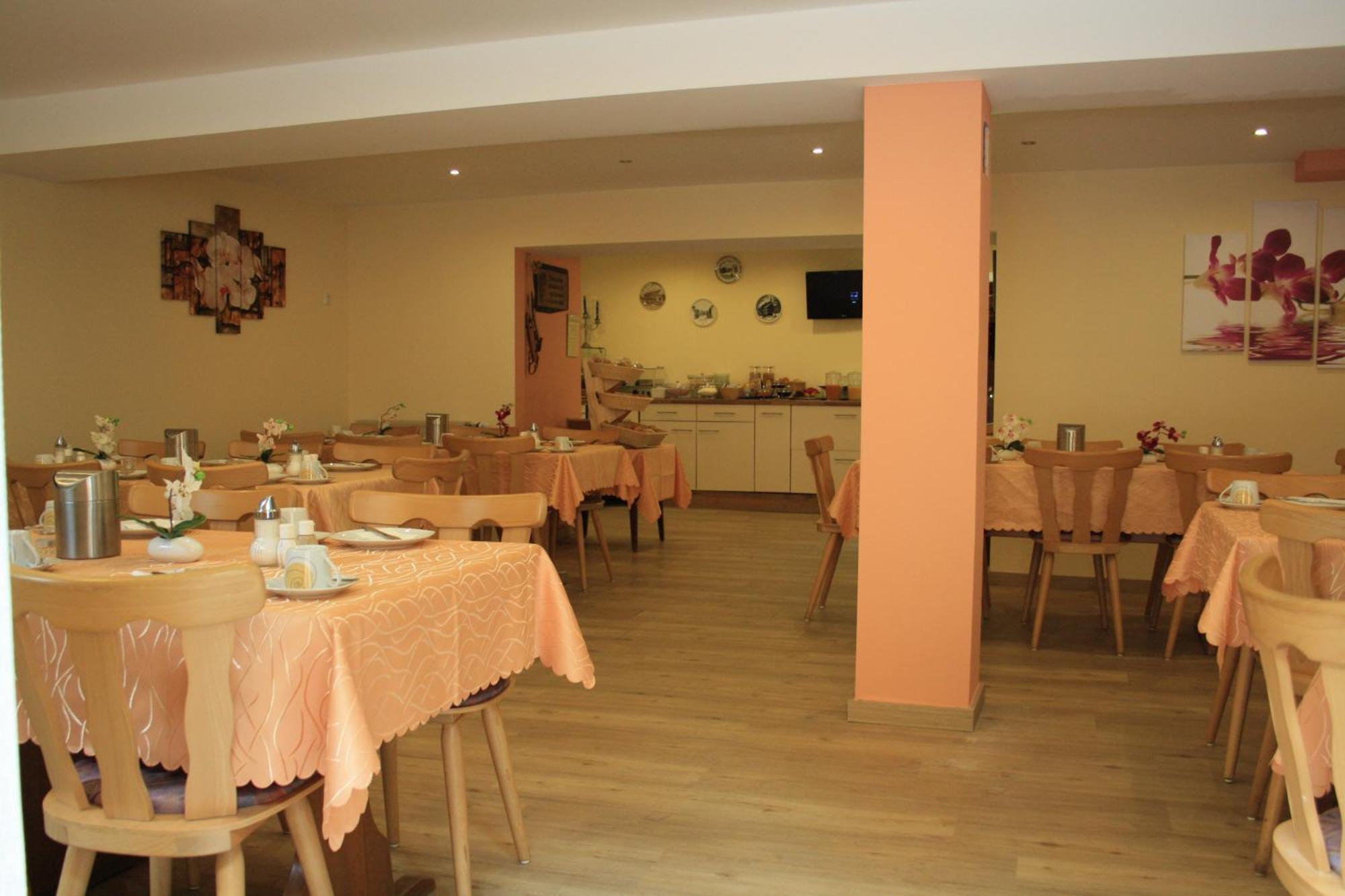 Waldhotel Albachmuehle Mit Albacher Stuben Wasserliesch